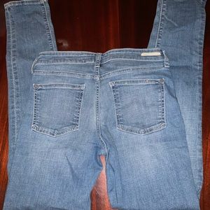 Pilcro light wash skinny jean sz 27